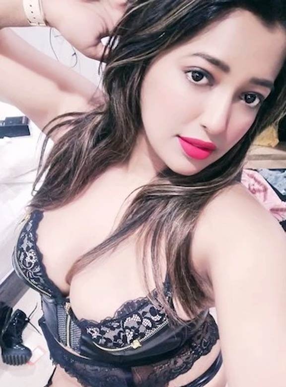 Viman Nagar aged housewife Call Girl